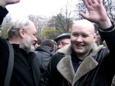 Илья Константинов и Даниил Константинов у здания суда, окт. 2014 г. Скрин видео http://www.youtube.com/watch?v=47KhwlMvtD4